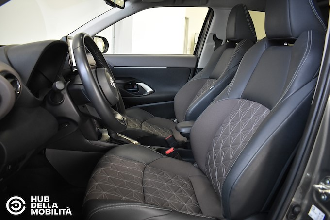 TOYOTA Yaris Cross 1.5 Hybrid 5p. E-CVT AWD-i Lounge